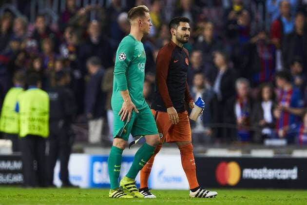 19.10.2016, xslx, Fussball UEFA Champions League, FC Barcelona Barca - FC Manchester City, emspor, v.l. Marc-Andre Ter Stegen (FC Barcelona), Ilkay Gundogan (Manchester City) Barcelona
