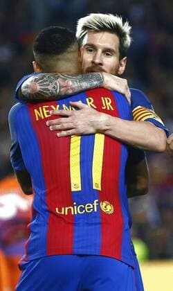 Barcelona s strikers Neymar and Messi celebrate the fourth goal of the team during the UEFA Champions League group C match between FC Barcelona Barca and Manchester City at Camp Nou stadium in Barcelona, Catalonia, Spain, 19 October 2016. FC BARCELONA VS. MANCHESTER CITY !ACHTUNG: NUR REDAKTIONELLE NUTZUNG!  BCN001 20161019-636125177694589818