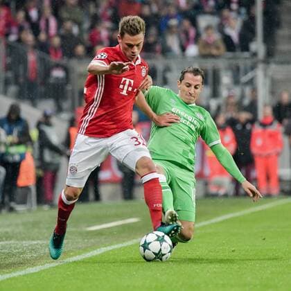 Fußball, CL, Bayern München - PSV Eindhoven xtwx, 19.10.2016, Fussball Champions League, FC Bayern München (Muenchen) - PSV Eindhoven, Gruppe D - 3. Spieltag Zweikampf links: Joshua Kimmich (Bayern) München Munich