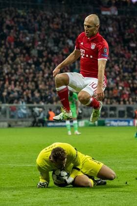 Arjen Robben (FC Bayern Muenchen 10) und Torwart Jeroen Zoet (PSV Eindhoven 1) beim Championsleague Spiel zwischen Bayern Muenchen und dem PSV Eindhoven am 19.10.2016, Muenchen Copyright: xSchülerx xEibner-Pressefotox EP_jse
