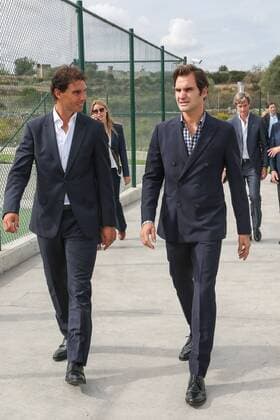 Rafael Nadal (30) und Roger Federer (35), die beiden Tennisspieler bei der Einweihung der Movistar The Rafael Nadal Tennis Academy am 19.10.2016 in Mallorca, Spain The Rafa Nadal Academy by Movistar Tennis Academy Inauguration Ceremony auf Mallorca, 2016 