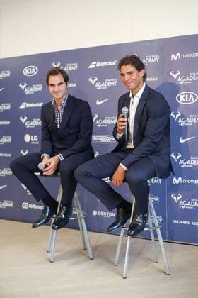 Roger Federer (35) und Rafael Nadal (30), die beiden Tennisspieler bei der Einweihung der Movistar The Rafael Nadal Tennis Academy am 19.10.2016 in Mallorca, Spain The Rafa Nadal Academy by Movistar Tennis Academy Inauguration Ceremony auf Mallorca, 2016 