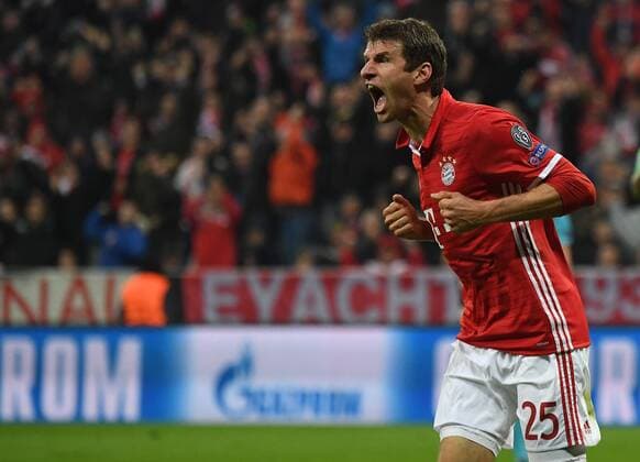 19.10.2016, xjhx, Fussball Champions League, FC Bayern Muenchen - PSV Eindhoven, emspor , v.l. Thomas Mueller (FC Bayern Muenchen) celebrate the goal, Torjubel zum 1:0 Muenchen