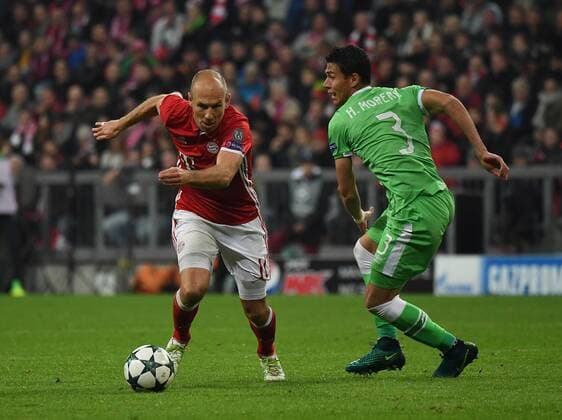 19.10.2016, xjhx, Fussball Champions League, FC Bayern Muenchen - PSV Eindhoven, emspor , v.l. Arjen Robben (FC Bayern Muenchen), Hector Moreno (PSV Eindhoven) Muenchen