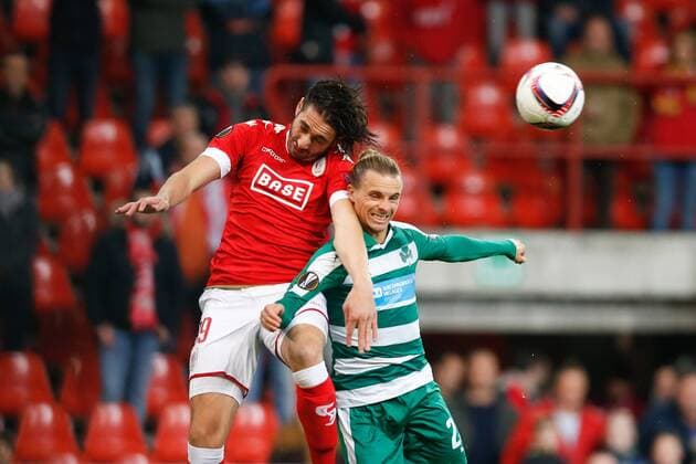 Standard s Ishak Belfodil and Panathinaikos midfielder Niklas Hult fight for the ball during a third game of the group stage (group G) of the Europa League competition between Belgian soccer team Standard de Liege and Greek soccer team Panathinaikos, Thursday 20 October 2016, in Liege. BRUNOxFAHY  x04962314x