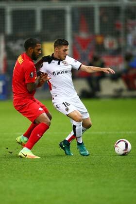 SOCCER - EL, RBS vs Nice SALZBURG,AUSTRIA,20.OCT.16 - SOCCER - UEFA Europa League, group stage, Red Bull Salzburg vs OGC Nice. Image shows Paulo Miranda (RBS) and Remi Walter (Nice). GEPAxpictures xFelixxRoittner