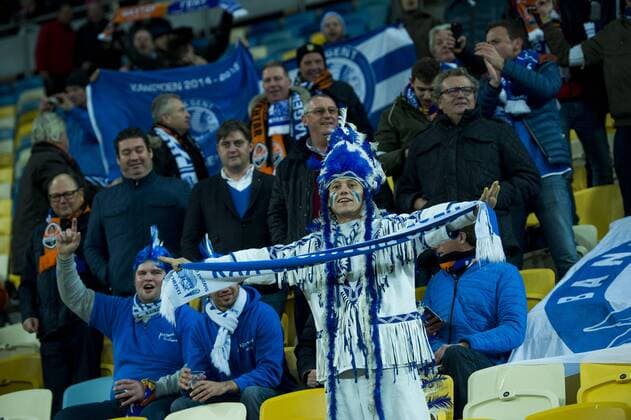 Bilder des Tages - SPORT Gent s supporters and Gent s mascot pictured at the start of a third game of the group stage (group H) of the Europa League competition between Ukraine club Shaktar Donetsk and Belgian soccer team KAA Gent, Thursday 20 October 2016, in Lviv, Ukraine. JASPERxJACOBS  x04962368x