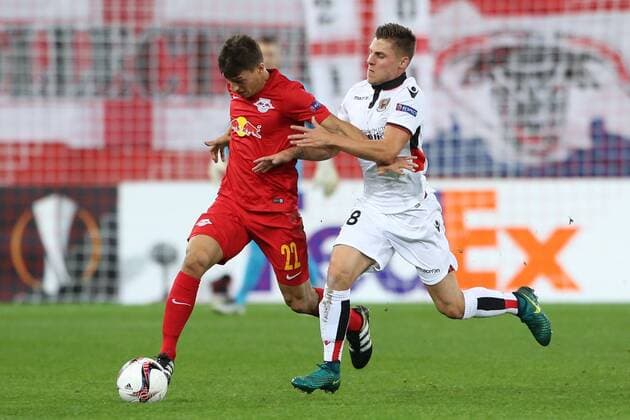 SOCCER - EL, RBS vs Nice SALZBURG,AUSTRIA,20.OCT.16 - SOCCER - UEFA Europa League, group stage, Red Bull Salzburg vs OGC Nice. Image shows Stefan Lainer (RBS) and Remi Walter (Nice). GEPAxpictures xMathiasxMandl