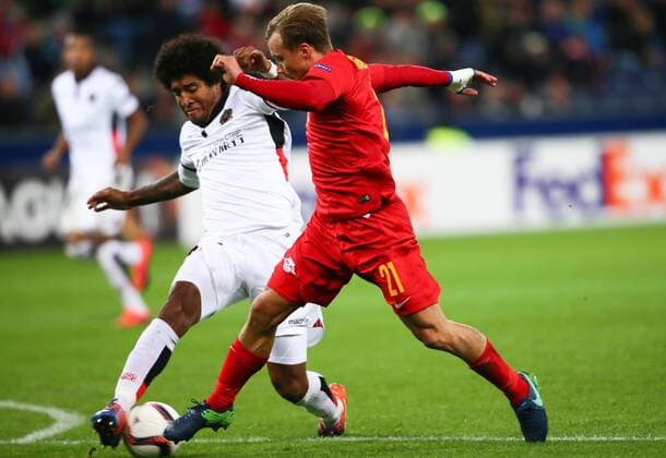 SOCCER - EL, RBS vs Nice SALZBURG,AUSTRIA,20.OCT.16 - SOCCER - UEFA Europa League, group stage, Red Bull Salzburg vs OGC Nice. Image shows Fredrik Gulbrandsen (RBS) and Dante (Nice). GEPAxpictures xFelixxRoittner