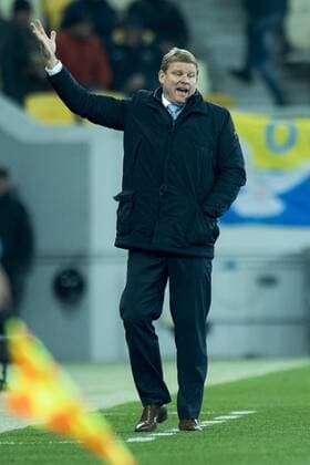 Gent s head coach Hein Vanhaezebrouck pictured in action during a third game of the group stage (group H) of the Europa League competition between Ukraine club Shaktar Donetsk and Belgian soccer team KAA Gent, Thursday 20 October 2016, in Lviv, Ukraine. JASPERxJACOBS  x04962488x