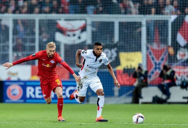 20.10.2016, Red Bull Arena, Salzburg, AUT, UEFA EL, FC Red Bull Salzburg vs OGC Nizza, Gruppe I, im Bild Konrad Laimer (FC Red Bull Salzburg), Dalbert Estevao (OGC Nice) during the UEFA Europa League group I match between FC Red Bull Salzburg and OGC Nizza at the Red Bull Arena in Salzburg, Austria on 2016 10 20. Salzburg  EP_fei  