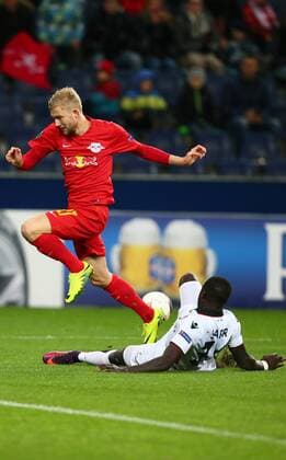 SOCCER - EL, RBS vs Nice SALZBURG,AUSTRIA,20.OCT.16 - SOCCER - UEFA Europa League, group stage, Red Bull Salzburg vs OGC Nice. Image shows Konrad Laimer (RBS) and Malang Sarr (Nice). GEPAxpictures xFelixxRoittner