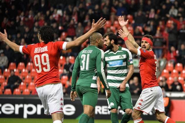 Standard s Ishak Belfodil and Standard s Orlando Sa pictured during a third game of the group stage (group G) of the Europa League competition between Belgian soccer team Standard de Liege and Greek soccer team Panathinaikos, Thursday 20 October 2016, in Liege. NICOLASxLAMBERT  x04962505x