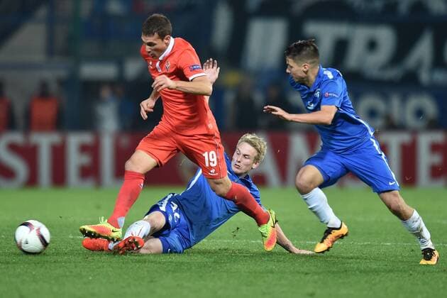 Sebastian Cristoforo, from left, of Fiorentina and Petr Sevcik and Jan Navratil of Liberec in action during the European Football League third round group J match FC Slovan Liberec vs ACF Fiorentina in Liberec, Czech Republic, October 20, 2016. (CTKxPhoto RadekxPetrasek) CTKPhotoP201610201146801  PER 6