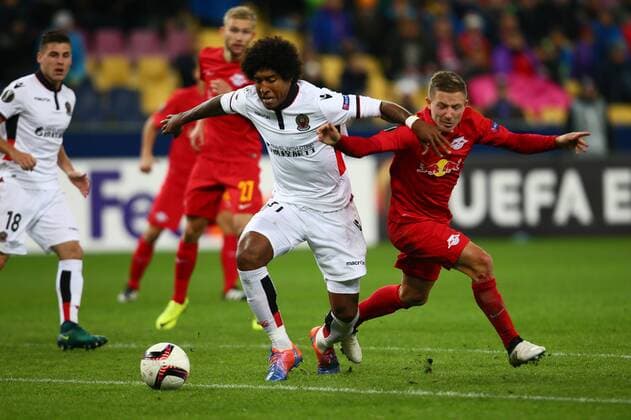 SOCCER - EL, RBS vs Nice SALZBURG,AUSTRIA,20.OCT.16 - SOCCER - UEFA Europa League, group stage, Red Bull Salzburg vs OGC Nice. Image shows Dante (Nice) and Marc Rzatkowski (RBS). GEPAxpictures xFelixxRoittner