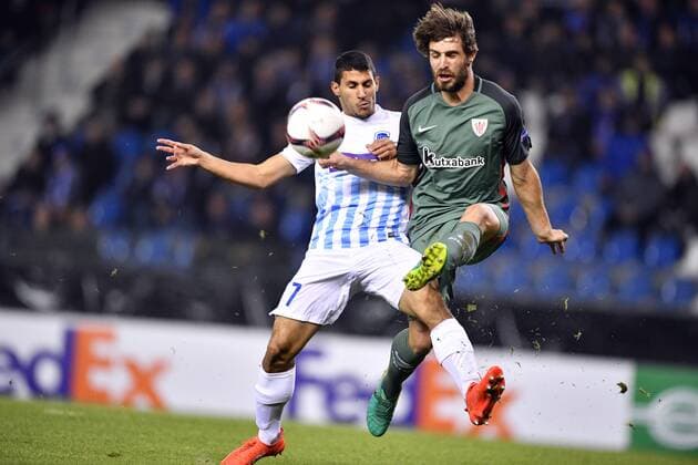 Genk s Nikolaos Karelis and Athletic s defender Yerai Alvarez fight for the ball during a third game of the group stage (group F) of the Europa League competition between Belgian soccer team RC Genk and Portuguese soccer team Athletic Bilbao, Thursday 20 October 2016, in Genk. YORICKxJANSENS  x04962622x