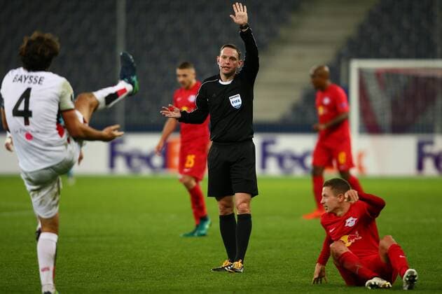 SOCCER - EL, RBS vs Nice SALZBURG,AUSTRIA,20.OCT.16 - SOCCER - UEFA Europa League, group stage, Red Bull Salzburg vs OGC Nice. Image shows referee Yevhen Aranovskiy (UKR). GEPAxpictures xFelixxRoittner