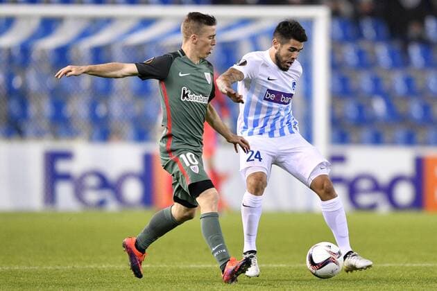Athletic s forward Iker Muniain and Genk s Alejandro Pozuelo fight for the ball during a third game of the group stage (group F) of the Europa League competition between Belgian soccer team RC Genk and Portuguese soccer team Athletic Bilbao, Thursday 20 October 2016, in Genk. YORICKxJANSENS  x04962595x