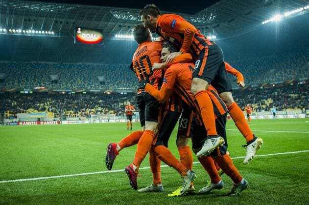 Shakhtar Donetsk s players celebrate after scoring during a third game of the group stage (group H) of the Europa League competition between Ukraine club Shaktar Donetsk and Belgian soccer team KAA Gent, Thursday 20 October 2016, in Lviv, Ukraine. JASPERxJACOBS  x04962638x