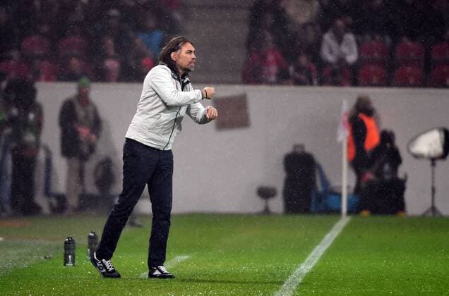 20.10.2016, xjhx, Fussball Europa League, FSV Mainz 05 - RSC Anderlecht, emspor, v.l. Trainer Martin Schmidt (FSV Mainz 05) gibt Anweisungen, gestikuliert, mit den Armen gestikulieren gives instructions, gesticulate. Mainz