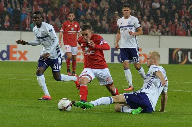 20.10.2016, xtkx, Fussball Europa League, FSV Mainz 05 - RSC Anderlecht, emspor, v.l.Pablo de Blasis (Mainz 05) , Oliver Deschacht (Anderlecht) ,, Mainz