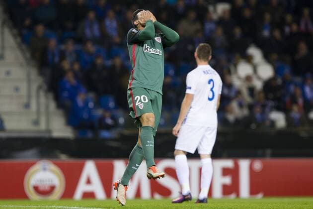 Athletic s forward Aritz Aduriz looks dejected during a third game of the group stage (group F) of the Europa League competition between Belgian soccer team RC Genk and Portuguese soccer team Athletic Bilbao, Thursday 20 October 2016, in Genk. KRISTOFxVANxACCOM  x04962678x