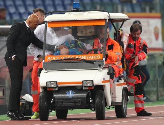 SOCCER - EL, Roma vs A.Wien ROME,ITALY,20.OCT.16 - SOCCER - UEFA Europa League, group stage, AS Roma vs FK Austria Wien. Image shows head coach Luciano Spalletti (Roma) and Robert Almer (A.Wien). Keywords: injury. GEPAxpictures xChristianxOrt
