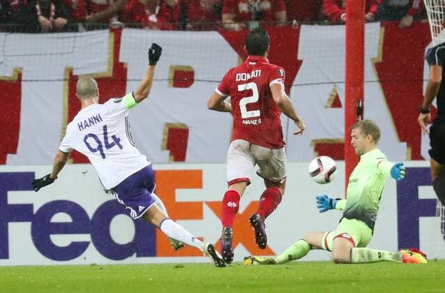 Anderlecht s Sofiane Hanni fights for the ball during a third match of the group stage (group C) of the Europa League competition between German club FSV Mainz and Belgian soccer team RSC Anderlecht, Thursday 20 October 2016, in Mainz, Germany. VIRGINIExLEFOUR  x04962689x