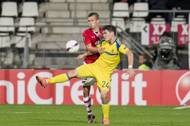 (L-R) Stijn Wuytens of AZ Alkmaar, Vidar Orn Kjartansson of Maccabi Tel Aviv FCduring the UEFA Europa League group D match between AZ Alkmaar and Maccabi Tel Aviv on October 20, 2016 at the AFAS stadium in Alkmaar, The Netherlands. AZ v Maccabi Tel Aviv UEFA Europa League 2016 2017 xVIxGerritxvanxKeulenxIVx 6431801