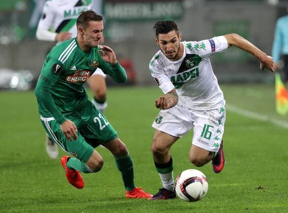 SOCCER - EL, Rapid vs Sassuolo VIENNA,AUSTRIA,20.OCT.16 - SOCCER - UEFA Europa League, group stage, SK Rapid Wien vs US Sassuolo Calcio. Image shows Mario Pavelic (Rapid) and Matteo Politano (Sassuolo). Keywords: Wien Energie. GEPAxpictures xWalterxLuger