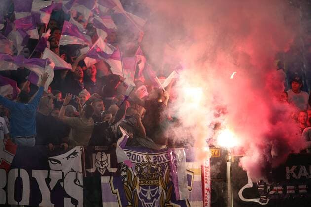 20.10.2016. Rome, Italy. UEFA Europa League group stages. Roma versus Austria Vienna. Austria Vienna supporters light flares during the match xmarcoxiacobuccix  ActionPlus11802236