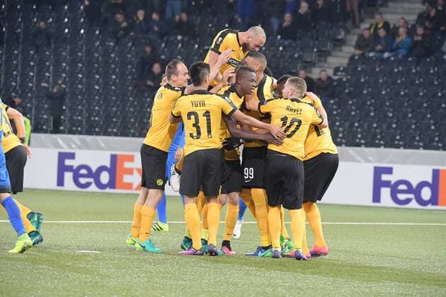 20.10.2016 Bern,Schweiz Fussball Herren Europa League Saison 2016 2017 BSC Young Boys - Apoel Nikosia Bild zeigt Torjubel (YB) mit Jan Lecjaks Yuya Kubo Denis Zakaria Yoric Ravet Feature Aktion 