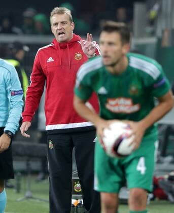 SOCCER - EL, Rapid vs Sassuolo VIENNA,AUSTRIA,20.OCT.16 - SOCCER - UEFA Europa League, group stage, SK Rapid Wien vs US Sassuolo Calcio. Image shows head coach Mike Bueskens (Rapid). Keywords: Wien Energie. GEPAxpictures xWalterxLuger