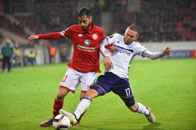 GER, UEFA EL, Mainz 05 (GER) vsÊÊRSC Anderlecht (BEL) 20.10.2016, Opel-Arena, Mainz, GER, UEFA EL, Mainz 05 (GER) vsÊÊRSC Anderlecht (BEL), im Bild Yunus Malli ( 10, FSV Mainz) im Zweikampf mt Diego Capel (RSC Anderlecht 17) Foto © nordphoto Fabisch nordphotox xFabisch