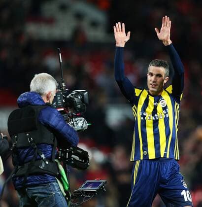 Robin van Persie of Fenerbahce acknowledges the crowd during the UEFA Europa League match at Old Trafford, Manchester. Picture date: October 20th, 2016. Pic Matt McNulty Sportimage EDITORIAL USE ONLY. No use with unauthorised audio, video, data, fixture lists, club league logos or live services. Online in-match use limited to 120 images, no video emulation. No use in betting, games or single club league player publications.