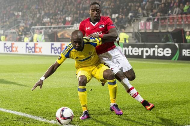 (L-R) Eli Dasa of Maccabi Tel Aviv FC, Ridgeciano Haps of AZ Alkmaarduring the UEFA Europa League group D match between AZ Alkmaar and Maccabi Tel Aviv on October 20, 2016 at the AFAS stadium in Alkmaar, The Netherlands. AZ v Maccabi Tel Aviv UEFA Europa League 2016 2017 xVIxGerritxvanxKeulenxIVx 6432532
