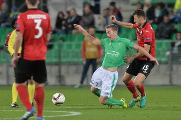 Fußball, EL, AS St. Etienne - FK Qäbälä Robert Beric (saint etienne) vs Vitaly Vernydub (Qabala) - Fussball, Europa League, AS Saint Etienne vs. Gabala FK - Groupe C - 20 10 2016 FredericChambert Panoramic 