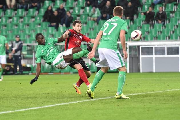 Fußball, EL, AS St. Etienne - FK Qäbälä Henri Saivet, Robert Beric (saint etienne) vs Magomed Mirzabekov (Qabala) - Fussball, Europa League, AS Saint Etienne vs. Gabala FK - Groupe C - 20 10 2016 FredericChambert Panoramic 