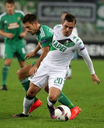 SOCCER - EL, Rapid vs Sassuolo VIENNA,AUSTRIA,20.OCT.16 - SOCCER - UEFA Europa League, group stage, SK Rapid Wien vs US Sassuolo Calcio. Image shows Thomas Schrammel (Rapid) and Pol Lirola (Sassuolo). Keywords: Wien Energie. GEPAxpictures xWalterxLuger