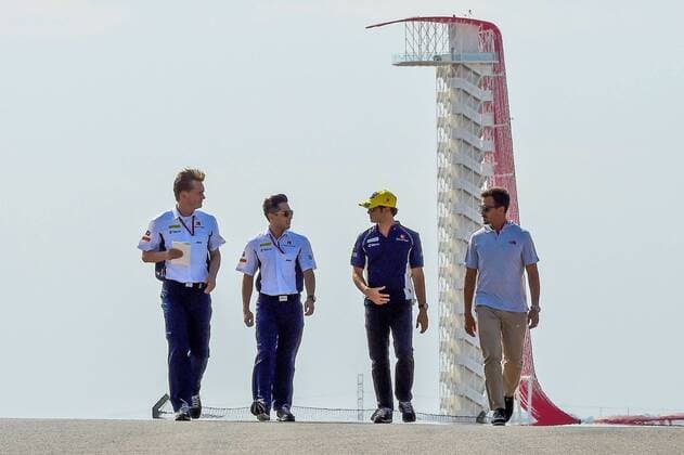 Felipe Nasr (Sauber F1 Team) bei der Streckenbesichtigung mit Teammitgliedern, Grosser Preis der USA 2016, Motorsport, Formel 1, 20.10.2016, Austin Copyright: xAndre Eibner-Pressefotox EP_JAE