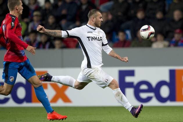 Lukas Hejda, left, of Viktoria and Denis Alibec of Astra in action during the European Football League third round group E match FC Viktoria Plzen vs FC Astra Giurgiu in Pilsen, Czech Republic, October 20, 2016. (CTKxPhoto MichalxKamaryt) CTKPhotoP201610201345301  kmt 20 K