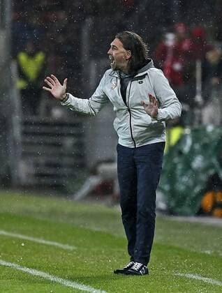 Trainer Martin Schmidt von Mainz steht gestikulierend am Spielfeldrand. Fussball, Herren, Europa League, Saison 2016 2017, 1. FSV Mainz 05 - RSC Anderlecht, Gruppenphase 3. Spieltag am 20.10.2016 in der Opel Arena in Mainz. 1. FSV Mainz 05 - RSC Anderlecht