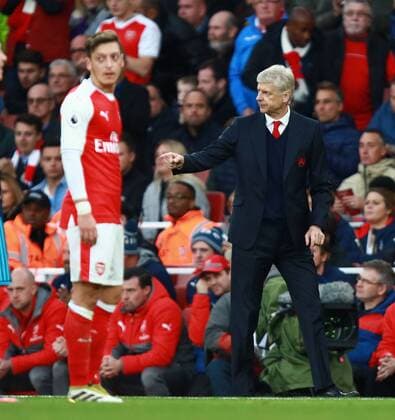 Arsenal v Middlesbrough . . London, UK . . 22.10.2016 Arsene Wenger (Arsenal manager) points towards Mesut Ozil (A) 