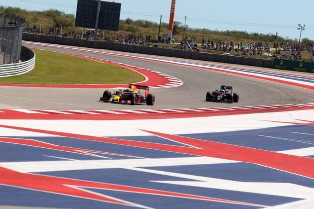 United States Grand Prix, Austin 20 - 23 October 2016 22.10.2016 - Qualifying, Daniel Ricciardo (AUS) Red Bull Racing RB12 and Fernando Alonso (ESP) McLaren Honda MP4-31 