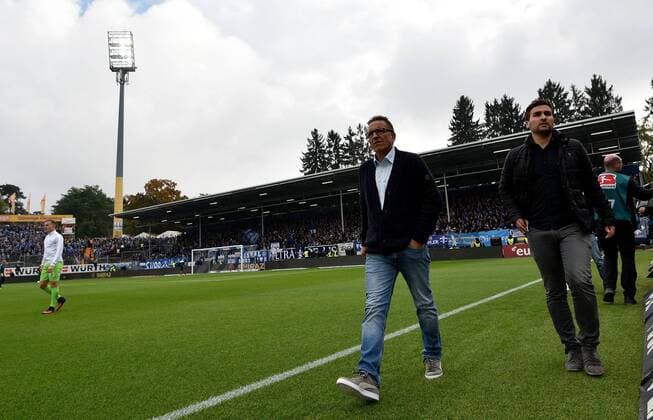 22.10.2016, xfux, Fussball 1.Bundesliga, SV Darmstadt 98 - VfL Wolfsburg, emspor emonline deloka, v.l. Trainer Norbert Meier (SV Darmstadt 98), Pressesprecher Tom Lucka (SV Darmstadt 98) Darmstadt