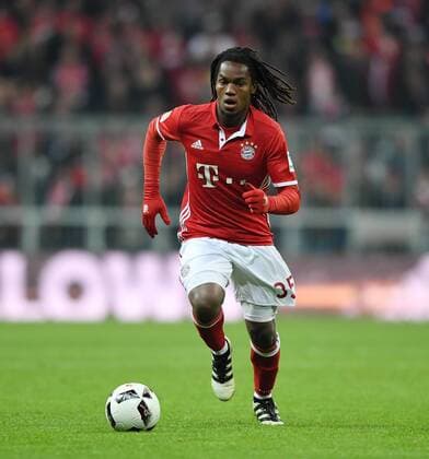 Fussball 1. Bundesliga Saison 2016 2017 8. Spieltag FC Bayern Muenchen - Borussia Moenchengladbach 22.10.2016 Renato Sanches (FC Bayern Muenchen) am Ball 