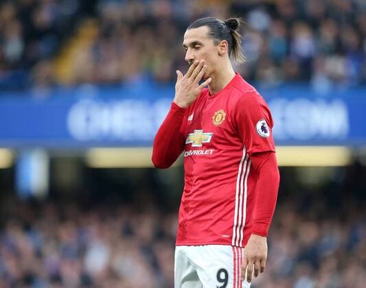 Fußball, FC Chelsea - Manchester United Manchester United ManU s Zlatan Ibrahimovic looks on dejected during the Premier League match at the Stamford Bridge Stadium, London. Picture date October 23rd, 2016 Pic David Klein Sportimage EDITORIAL USE ONLY. No use with unauthorised audio, video, data, fixture lists, club league logos or live services. Online in-match use limited to 120 images, no video emulation. No use in betting, games or single club league player publications.