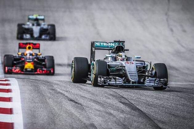October 23, 2016: Mercedes driver Lewis Hamilton (44) of Great Britain leads other cars up to Turn 1 during the Formula 1 United States Grand Prix at Circuit of the Americas in Austin, TX (Photo by John Crouch Icon Sportswire.) AUTO: OCT 23 Formula 1 - United States Grand Prix Icon16102309841 EDITORIAL USE ONLY