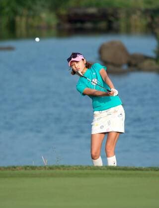 October 23, 2016 - Haikou, Hainan, China - Miss Hong Kong finalist and doubles tennis champion Cindy Lee on the 18th green of the Blackstone course in Mission Hills resort Haikou during the 2nd round of the 4th World celebrity Pro-am. .Blackstone course, Mission Hills resort, Haikou, Hainan Island China. Round 2 of the Mission Hills 4th World celebrity Pro-Am tournament 2016 - ZUMAr144 20161023_zap_r144_051
