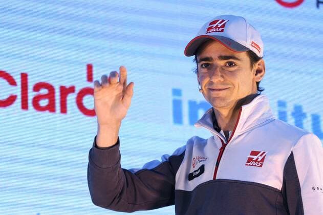 Formel 1, GP von Mexiko, PK mit Perez und Hülkenberg Mexican driver Esteban Gutierrez of Haas F1 Team attends a press conference PK Pressekonferenz during a sponsor s event in Mexico City, Mexico, 26 October 2016. The 2016 Mexican Formula One Grand Prix takes place on 30 October 2016 at the Autodromo Hermanos Rodriguez race track in Mexico City. Mexican driver Esteban Gutierrez at press conference !ACHTUNG: NUR REDAKTIONELLE NUTZUNG!  20161026-636130997766696633